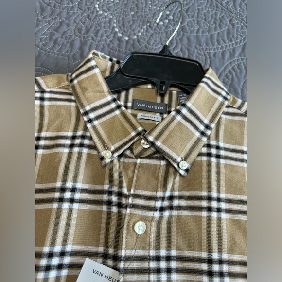 Van Huesen Men’s Tan Weekend Twill Classic Plaid Button Down NWT Size La… - Picture 2 of 10